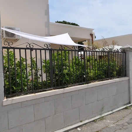 Panzió 7 Contrade 4*